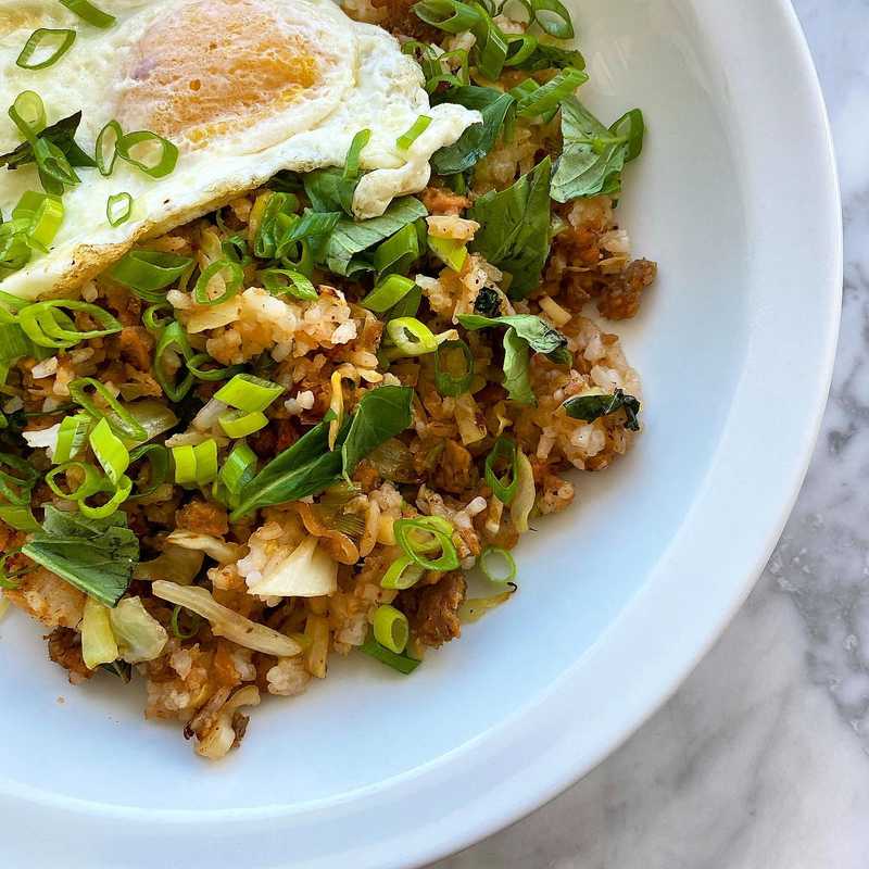 Used leftover @beyondmeat larb gai in today’s fried rice. Larb, originially from Laos but popular in northern Thailand, is a meat salad, so this vegetarian…