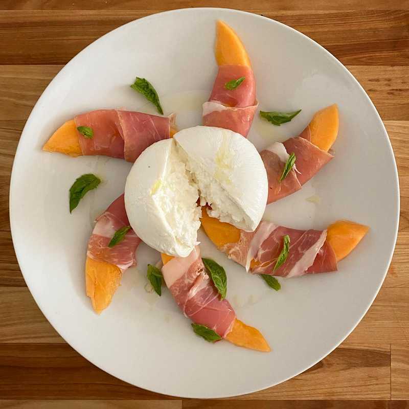 Appetizer art featuring @localrootsnyc cantaloupe and prosciutto/burrata from @sahadis - so glad the Atlantic Ave location is open again ๐๐ป