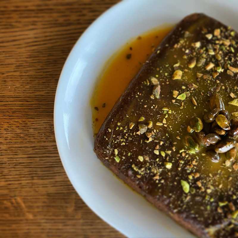 🥕🍰 carrot & pistachio cake. Glaze is too thin, but alas, still delicious.