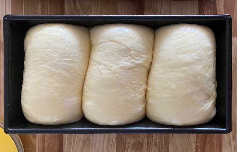 https://www.kelleycooks.com/static/ed3a7eb51d29006b27586e9e21859a2e/14f39/milk-bread.jpg